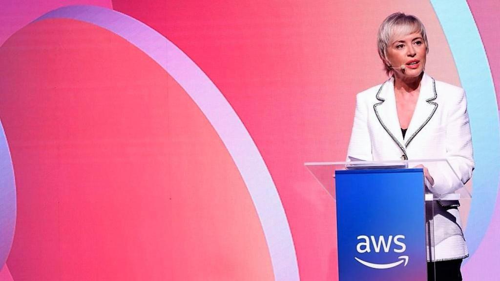 Carme Artigas, secretaria de Estado de Digitalización e Inteligencia Artificial, durante su intervención en AWS Initiate 2022.