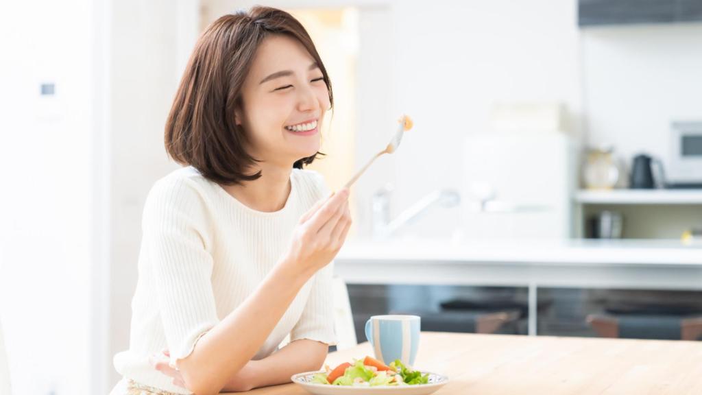 Japonesa durante su almuerzo