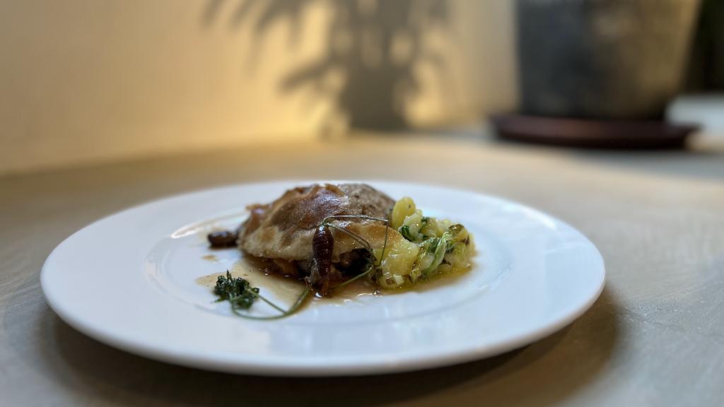 Codorniz horneada con pan ácimo