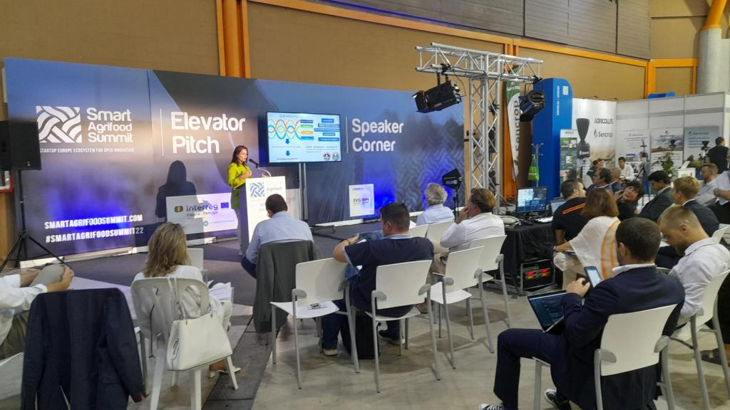 Startups durante la exposición de sus proyectos en el 'Elevator pitch' de Smart Agrifood Summit 2022.