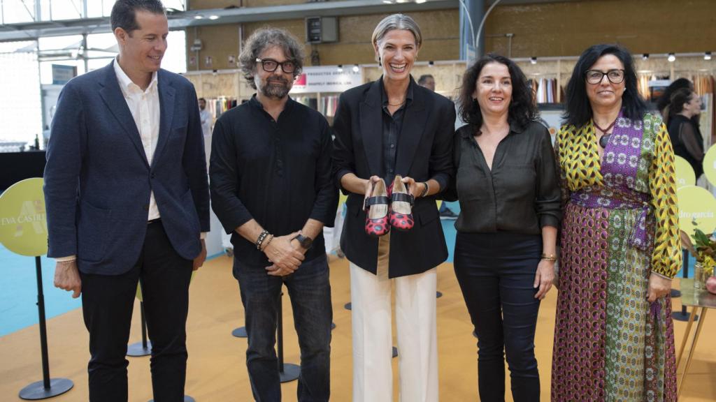 Laura Sánchez, en Futurmoda con el alcalde de Elda y otras personalidades.