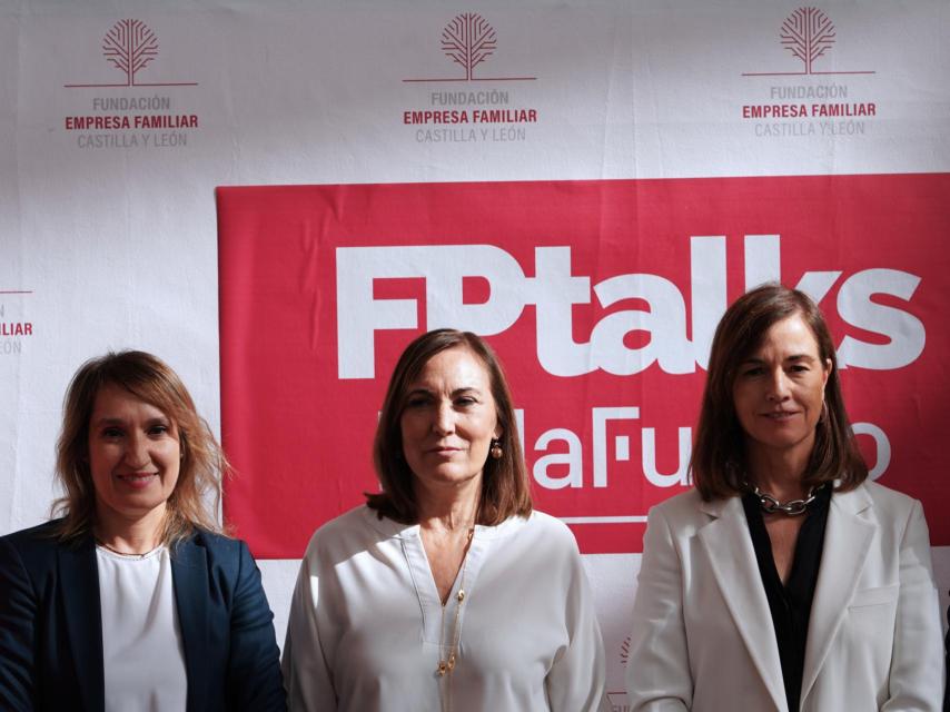 La consejera de Educacion, Rocío Lucas, y la secretaria general de FP del Ministerio, Clara Sanz, este miércoles.