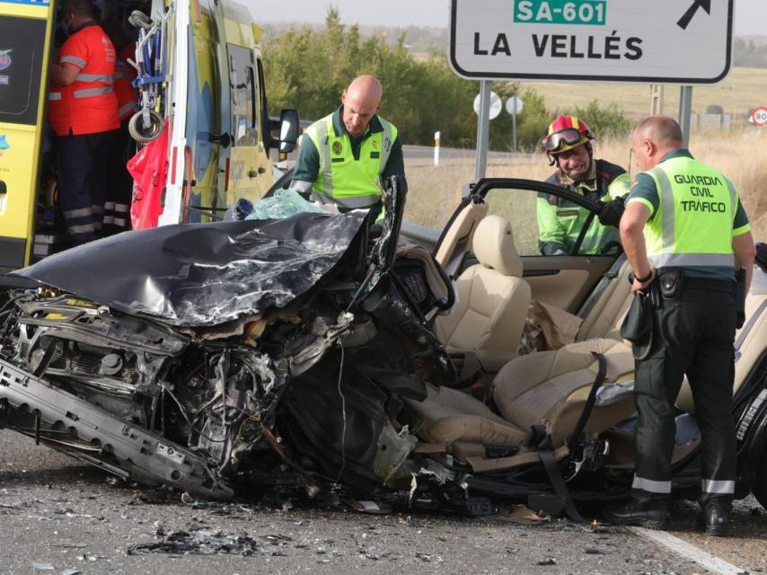 Así quedó el turismo tras el choque contra el camión