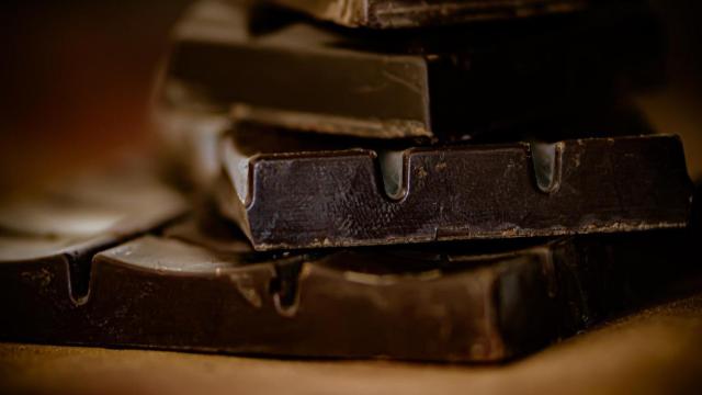 Chocolate negro.