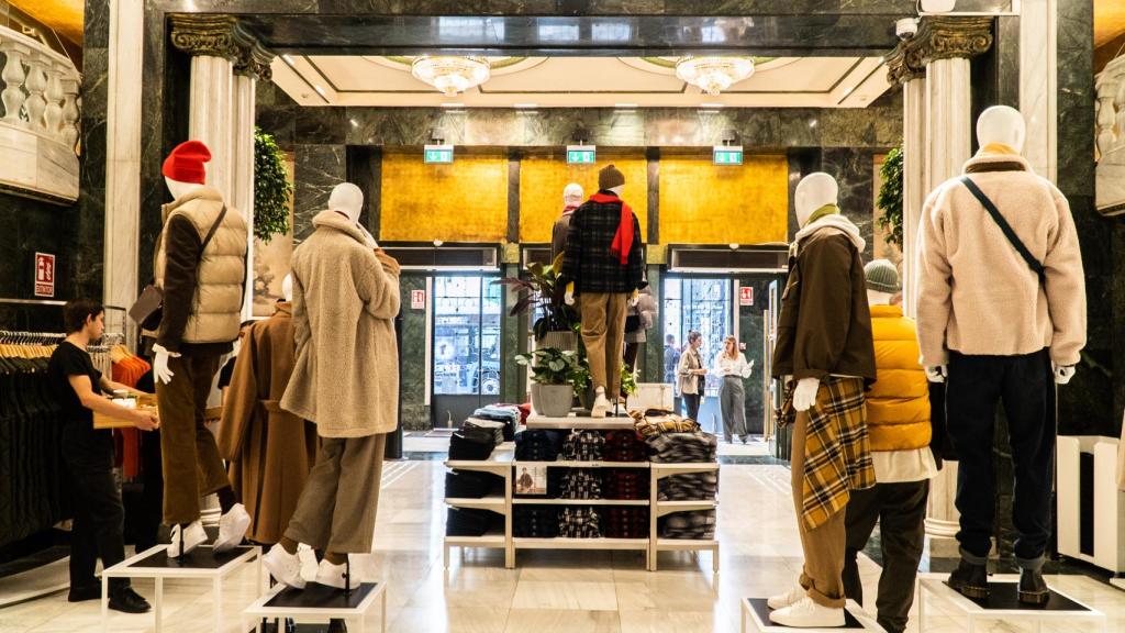 Maniquíes en la nueva tienda de Uniqlo en Madrid.