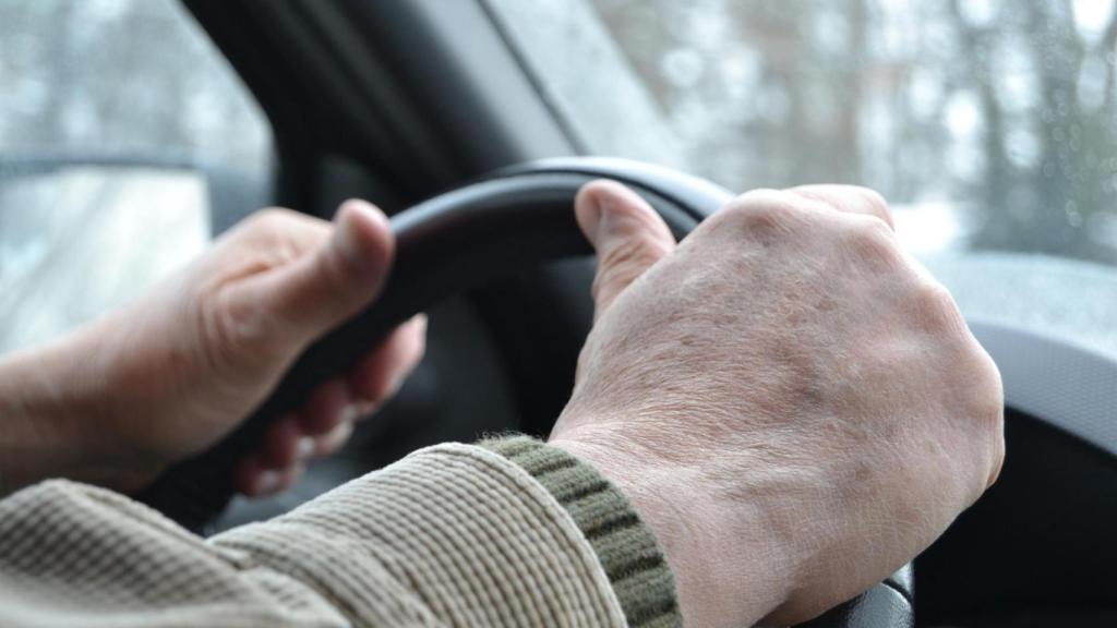 Investigado un octogenario que circulaba en sentido contrario por la A-6 y produjo un accidente