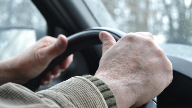 Investigado un octogenario que circulaba en sentido contrario por la A-6 y produjo un accidente