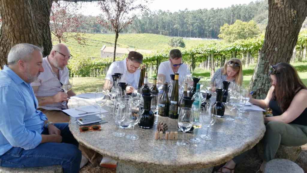 Expertos de Escocia visitan varias bodegas de las Rías Baixas.