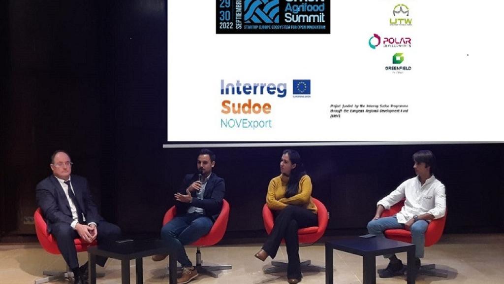 De izquierda a derecha: Eloy Martínez (Action Tracker); Roberto Hermoso (UTW); Leysa (Polar Developments) y Fabián Lozano (Greenfield), durante la mesa redonda en que empresas participantes en NOVEXport Interreg SUDOE presentaron su experiencia en el mercado de Latam.