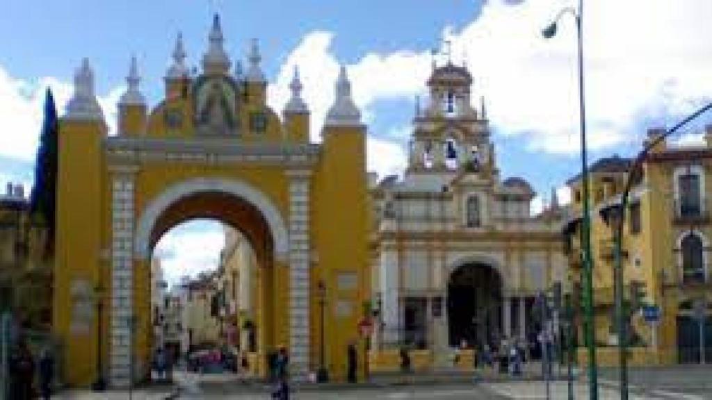 Arco y Basílica de la Macarena.