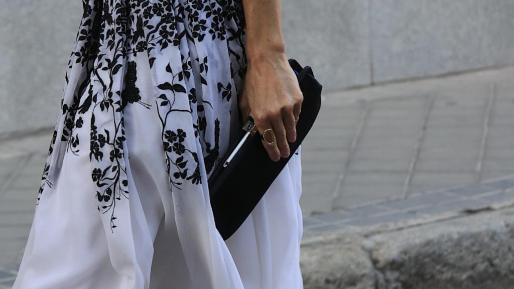 La cartera que ha lucido Letizia este jueves.