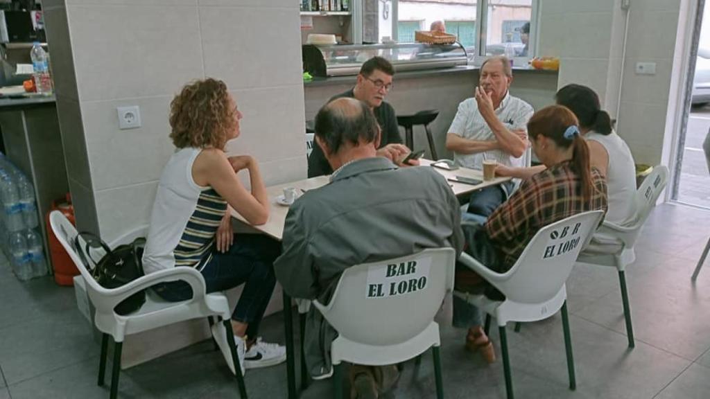 María Jose Adsuar, en nuna reunión con las asociaciones vecinales, Antonio Colomina, Andrés Cremades y Luis Almarcha.