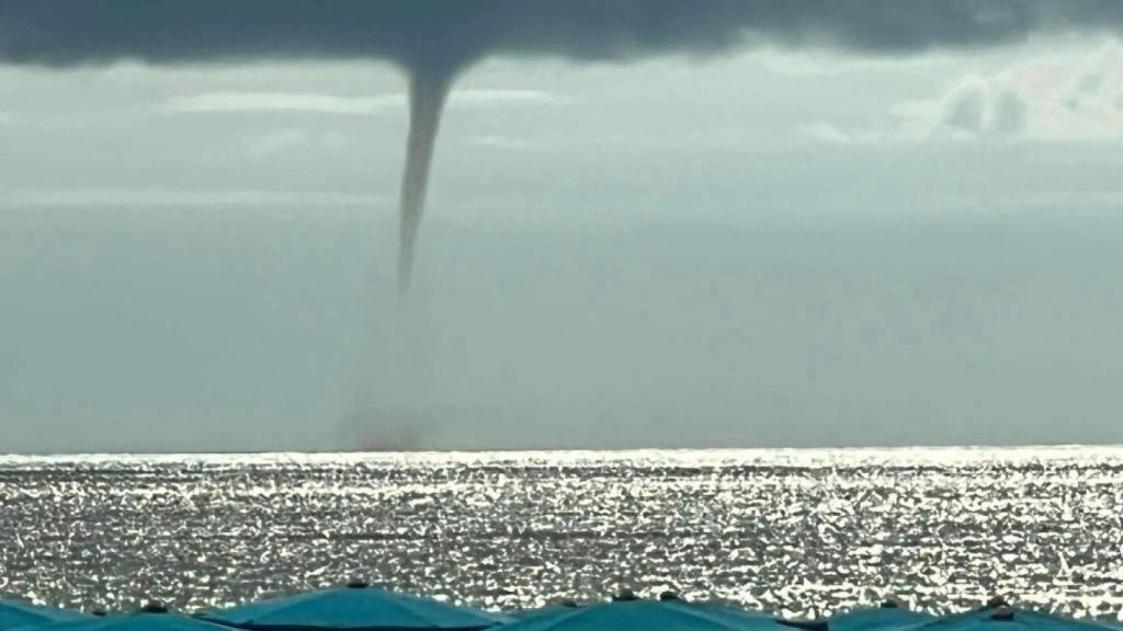 Una de las mangas, formada en la costa de Benidorm.