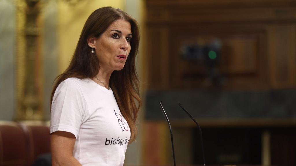 La diputada de Vox, Carla Toscano, interviene durante una sesión plenaria, en el Congreso de los Diputados.