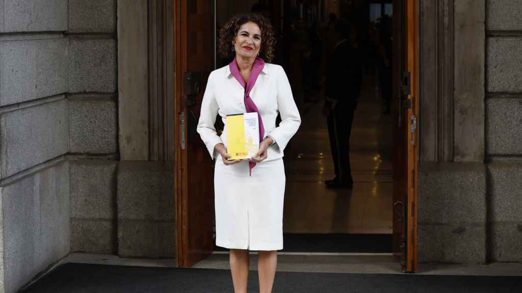La ministra de Hacienda, María Jesús Montero, a su llegada al Congreso donde este jueves presenta los Presupuestos de 2023