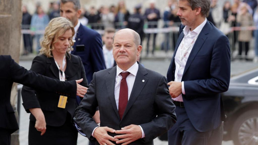 El canciller alemán, Olaf Scholz, durante la primera jornada de reuniones de líderes europeos en Praga.