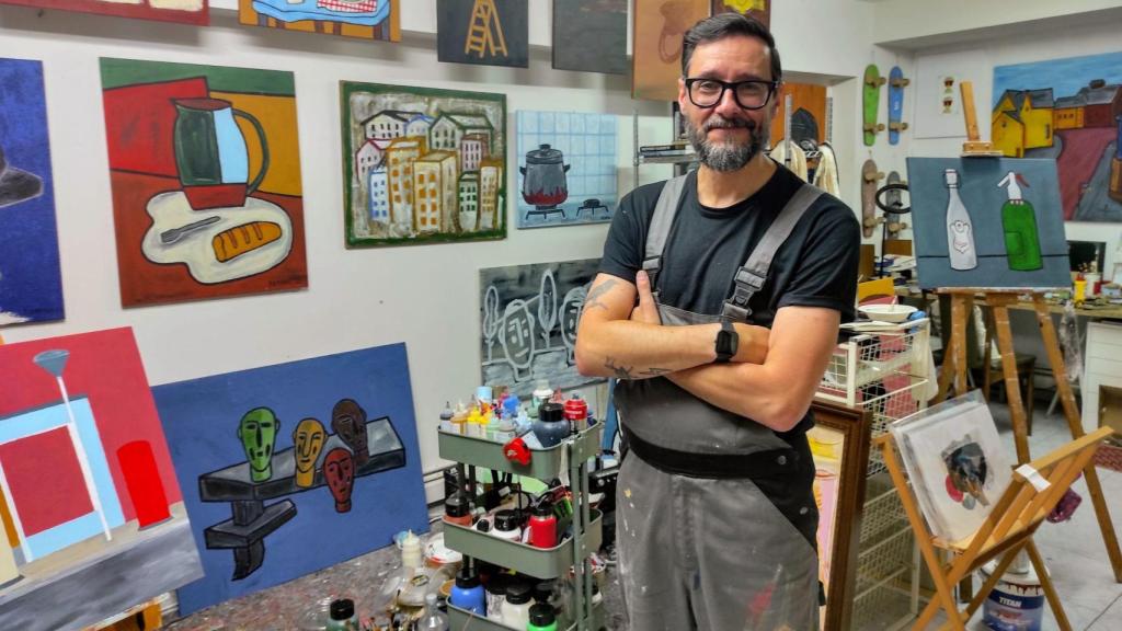 Román Romeral en su estudio de A Coruña.