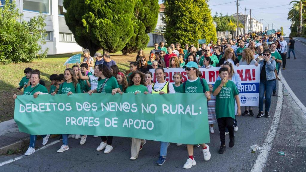 Las comunidades educativas de Bergondo y Culleredo claman contra el recorte de personal.