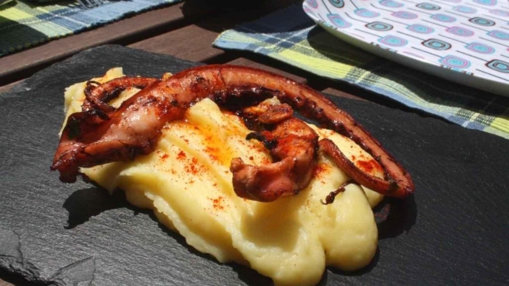 Pulpo a la plancha con crema de patata (Foto: Cocinillas)