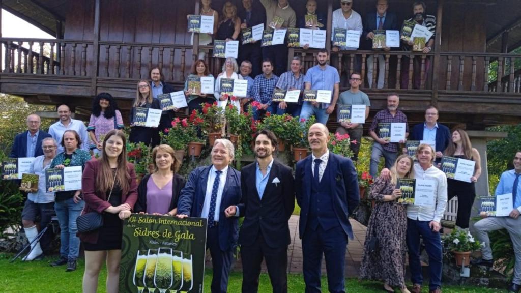 Foto de los ganadores del XII Salón Internacional de las Sidras de Gala 2022 en Asturias.
