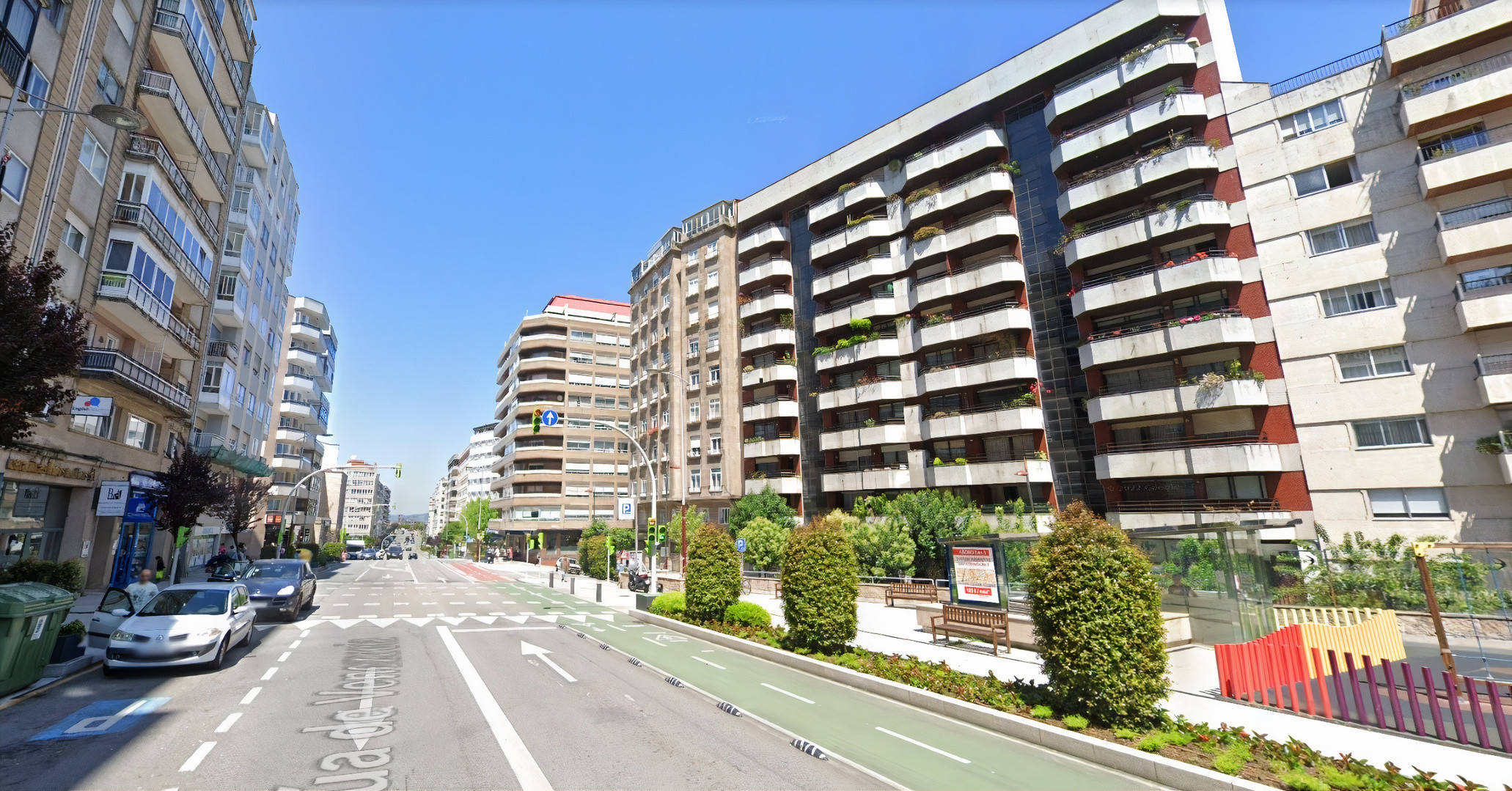 Tramo de carril bici en la calle Venezuela, en Vigo.