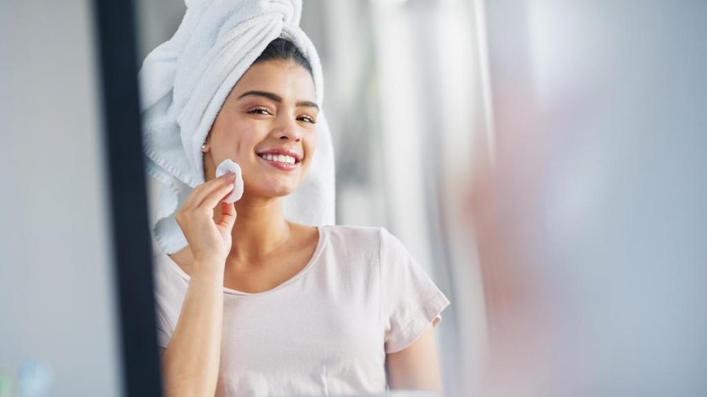 Lavarse la cara con agua con gas: así es la nueva tendencia para conseguir un rostro radiante.