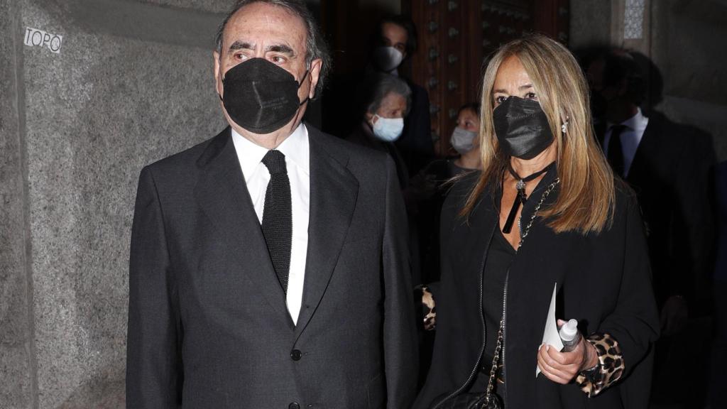 El empresario y su mujer el día del entierro de Pedro Trapote Jr.
