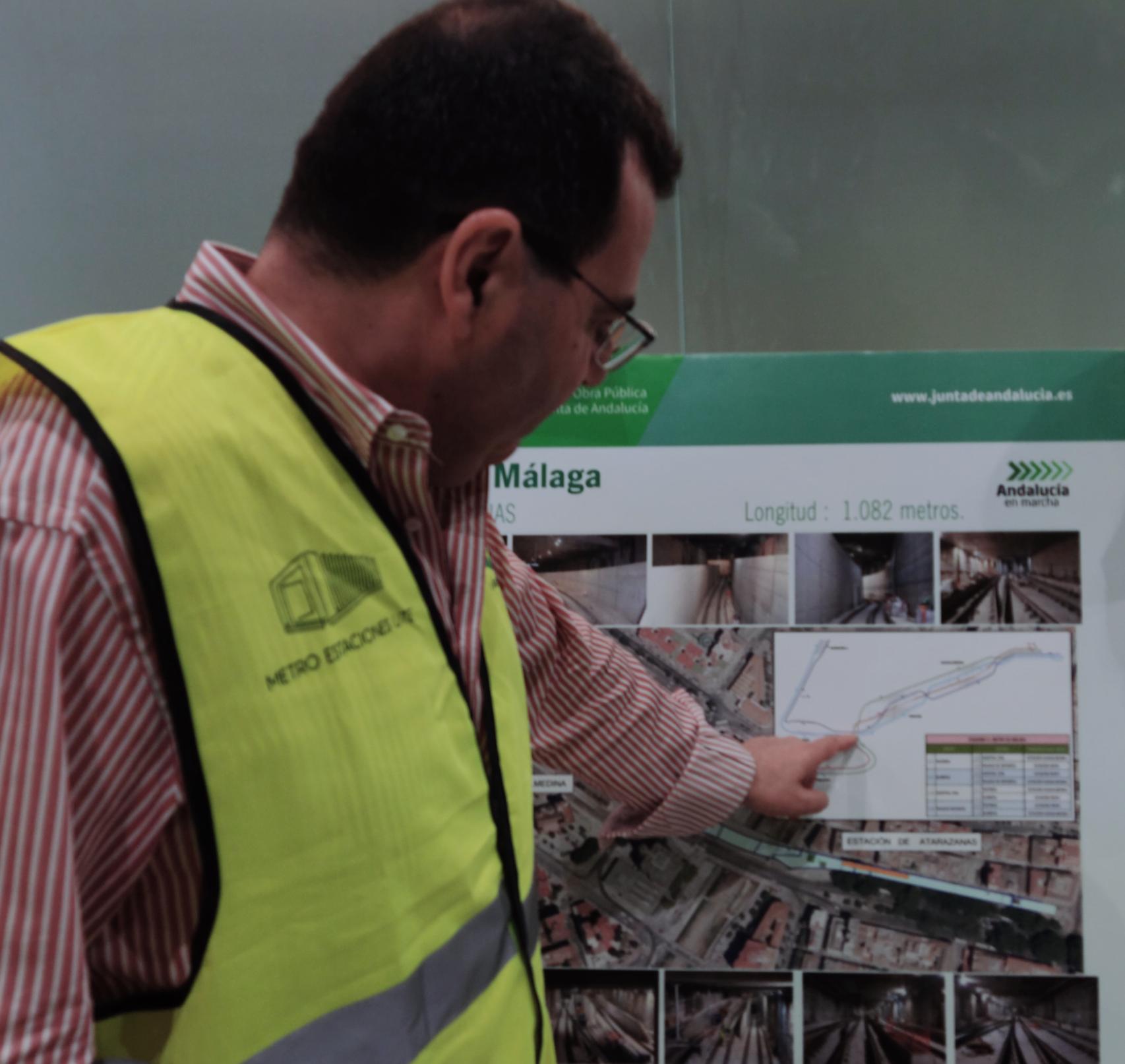 El gerente de Proyectos y Obra de la Agencia Obra Pública de Andalucía, Miguel Ángel García Cañizares, explica la 'solución Bustinduy' del Metro de Málaga.