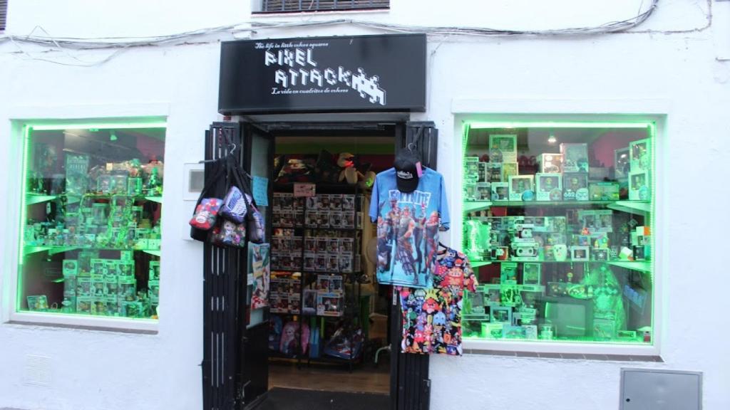 Pixel Attack es rara hasta por dónde ha nacido: en pleno casco histórico de Mijas Pueblo.