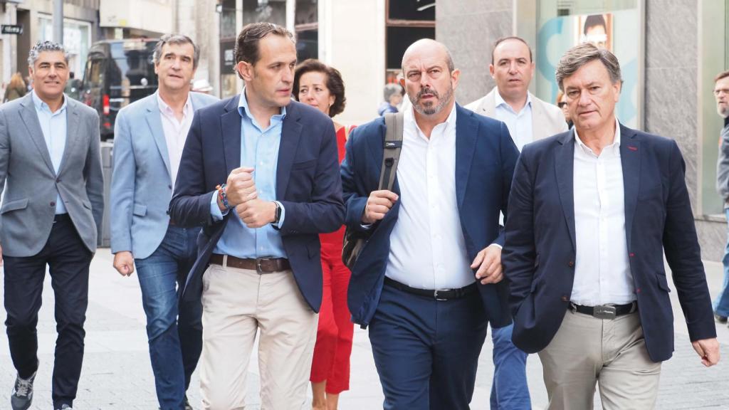 El vicesecretario de Coordinación Autonómica y Local del PP, Pedro Rollán, acompañado del secretario autonómico del partido, Francisco Vázquez y el presidente provincial, Conrado Íscar, informan sobre diferentes asuntos de actualidad.