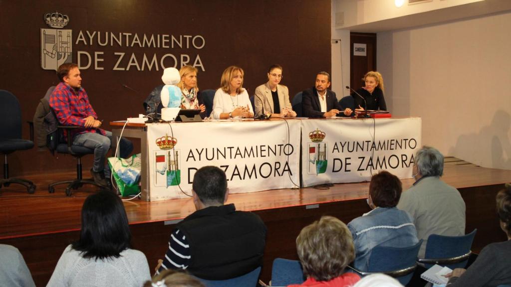 La presentación de los talleres de envejecimiento activo