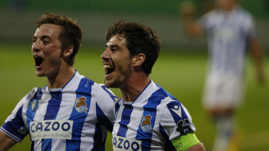 Aritz Elustondo celebra un gol con la Real Sociedad