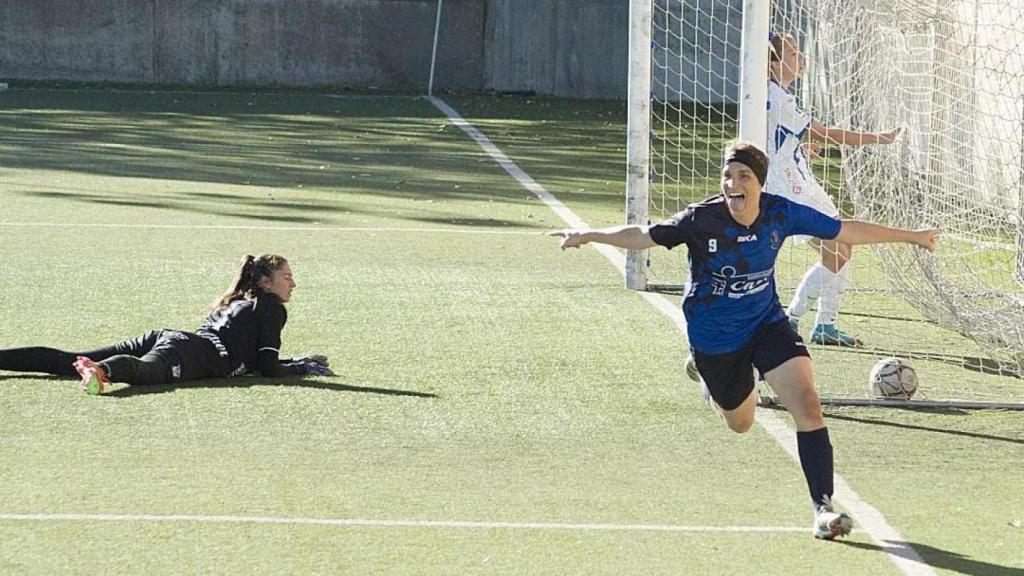 Alba Palacios celebrando un gol en la Preferente madrileña
