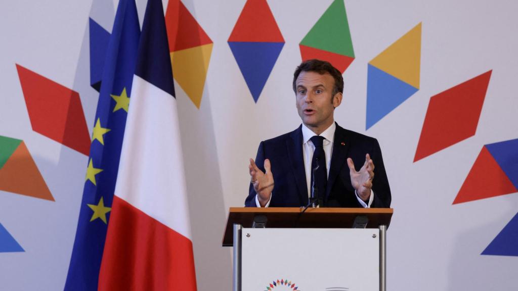 El presidente francés, Emmanuel Macron, durante la rueda de prensa de este viernes en Praga