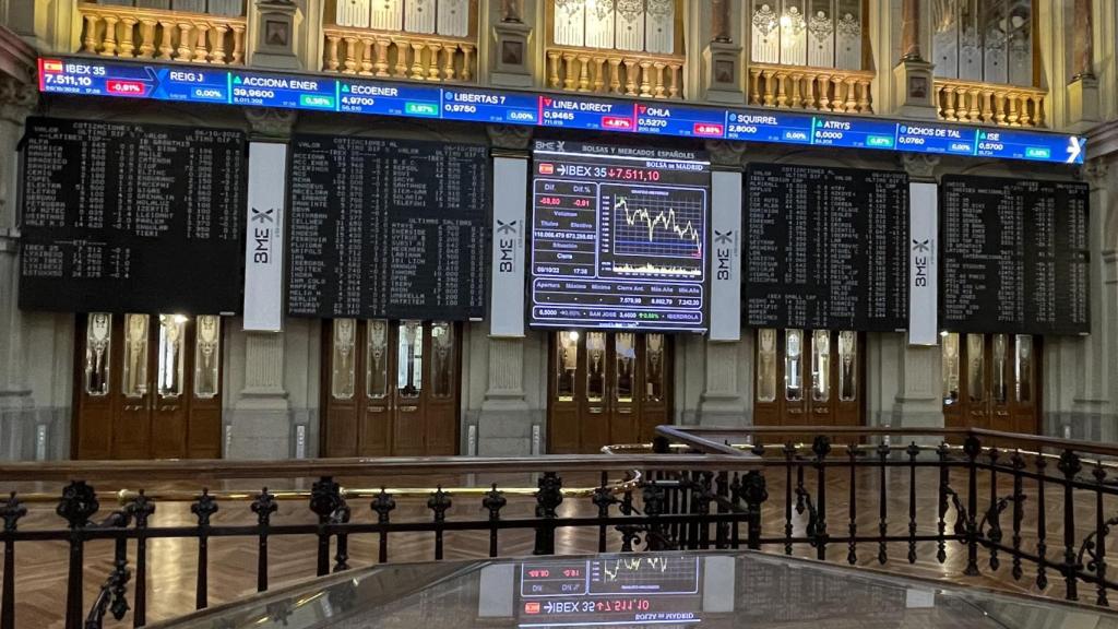 Pantalla de cotizaciones en el parqué de la Bolsa de Madrid.