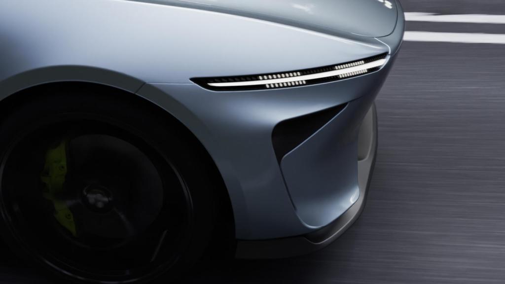 El Liux Animal es un coche de tamaño compacto que tiene una silueta deportiva.