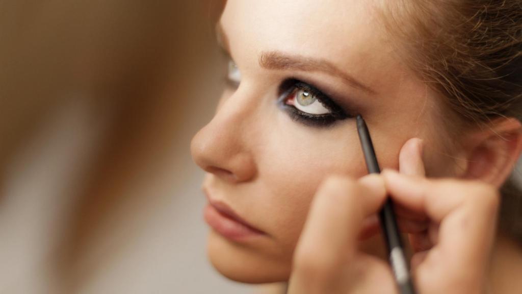 Atrévete a recrear el 'Transparent eyeliner'.