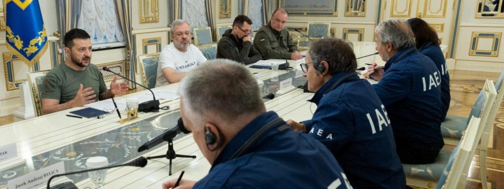 Zelenski reunido con miembros del OIEA.