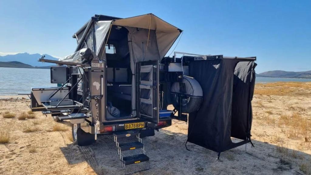 La parte de atrás de la camioneta.