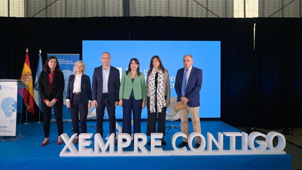 La conselleira de Promoción do Emprego e Igualdade, María Jesús Lorenzana, en un acto en Coristanco (A Coruña).