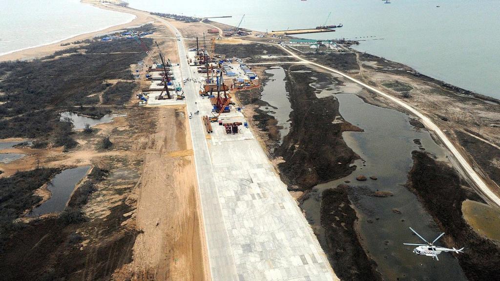 Construcción del puente en 2016.