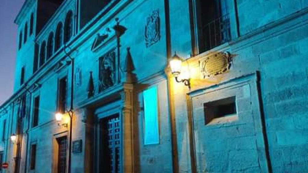 La Diputación de Zamora luce el color turquesa