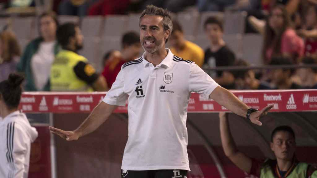 Jorge Vilda, dirigiendo a la Selección femenina