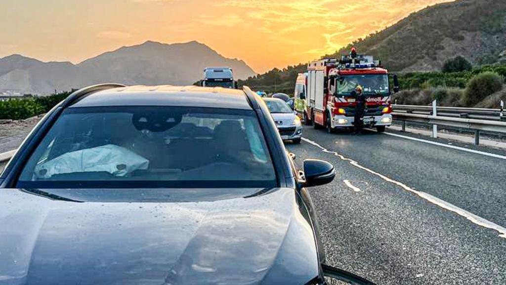 Uno de los vehículos afectados en los tres accidentes ocurridos este sábado en la Vega Baja.