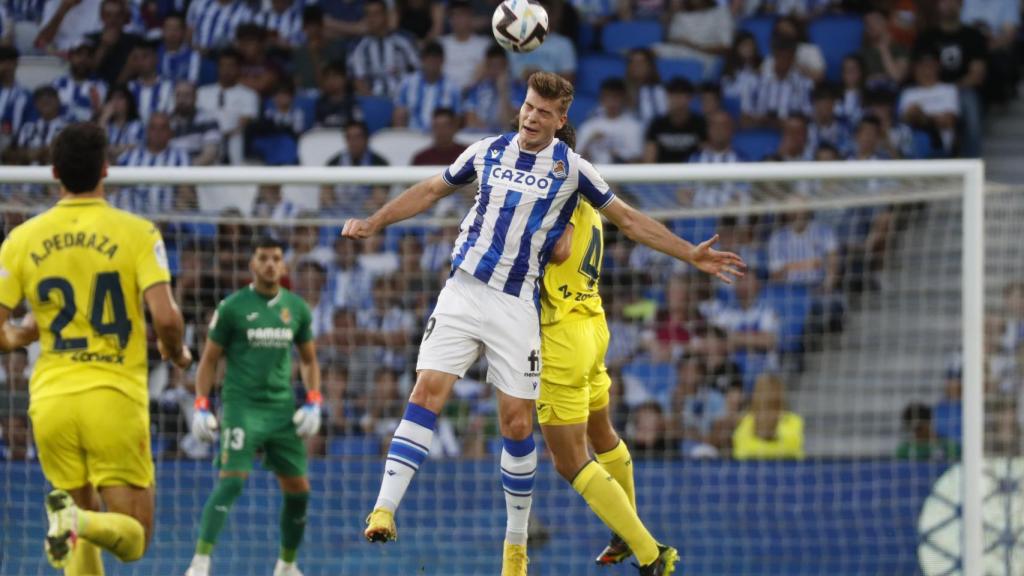 Un lance del juego en el partido entre la Real Sociedad y el Villarreal