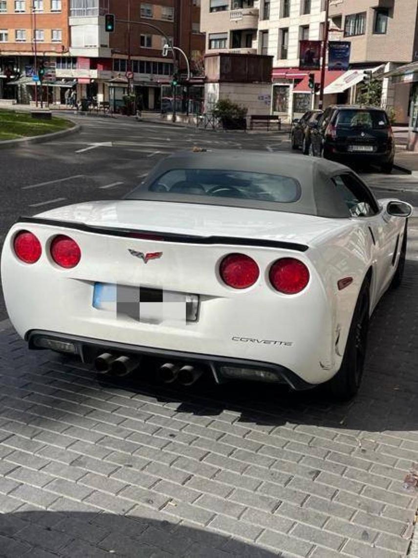 Chevrolet Corvette denunciado en la Plaza de la Circular de Valladolid