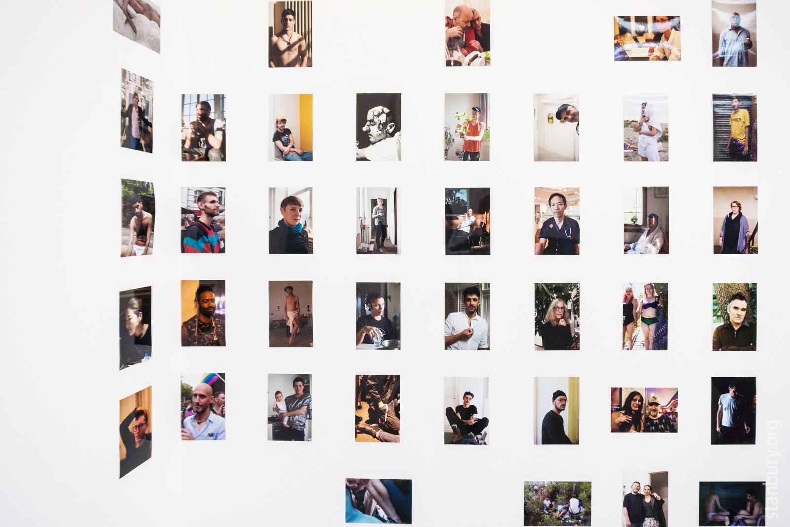 Fotografías de Wolfgang Tillmans en la Tate Modern por Howard Stanbury_via flickr