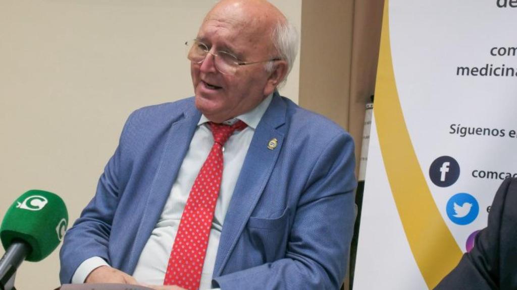 Antonio Aguado en una imagen de un acto del Consejo Andaluz de Colegios de Médicos.