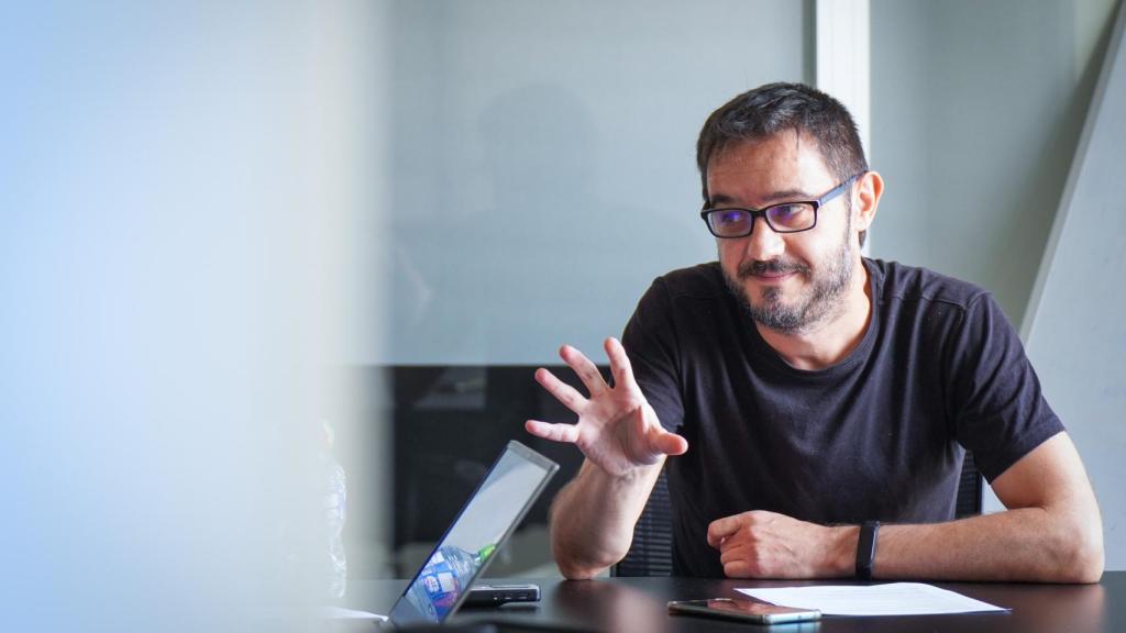 Sergio de los Santos en un momento de la entrevista.