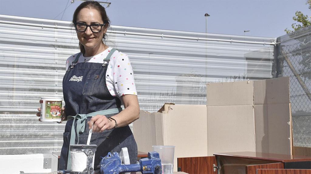 Begoña López, restauradora de muebles leonesa
